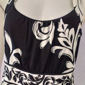 Black house white market -S